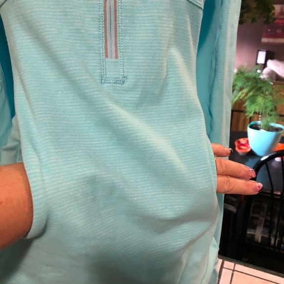 Lululemon light blue pique 1/2 zip - Picture 10 of 14